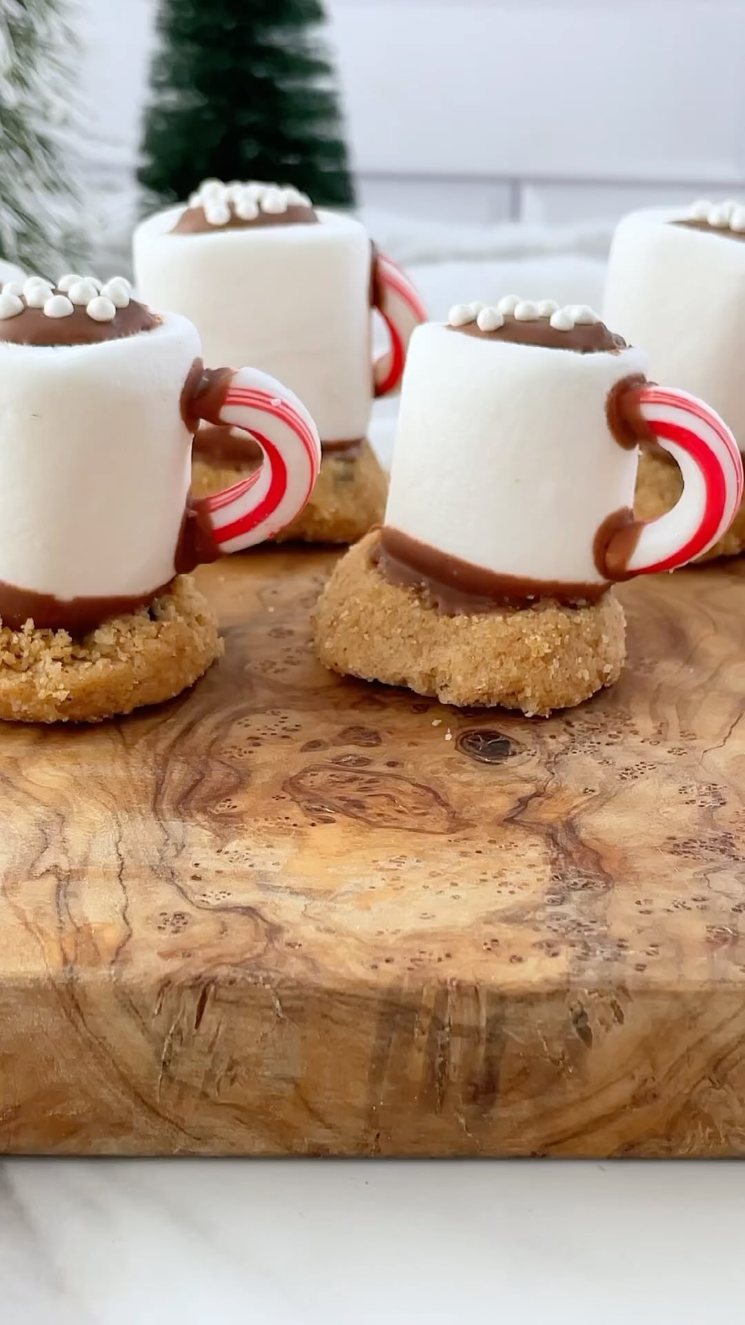 HOT CHOCOLATE MARSHMALLOW CUPS with love