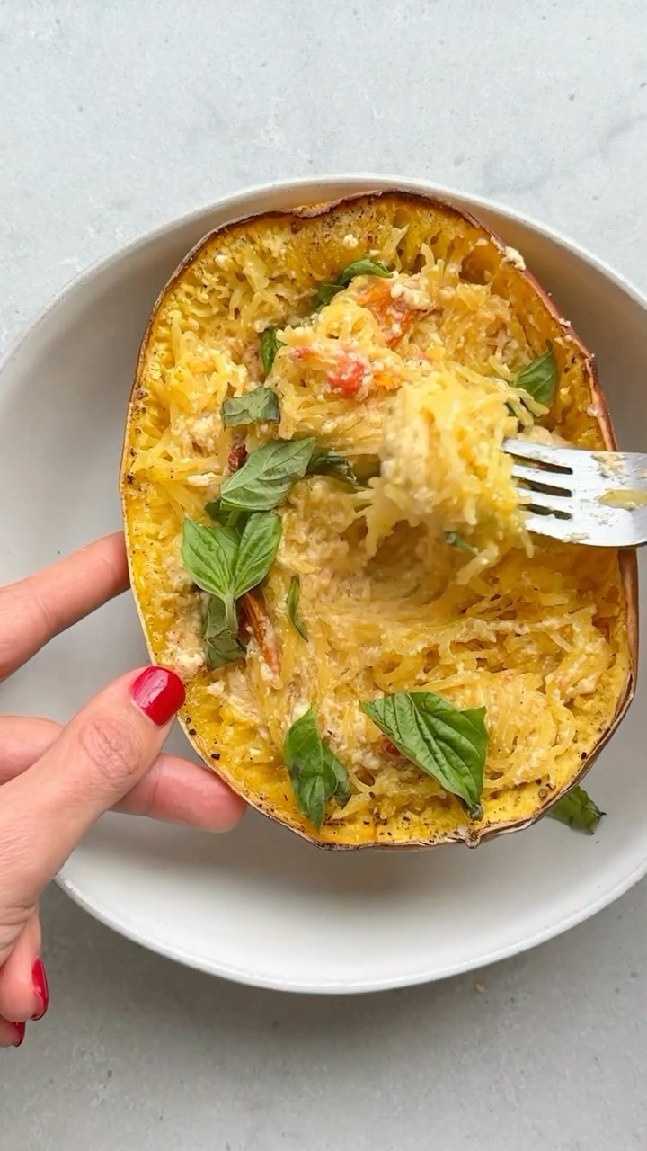 Baked Feta Pasta with cherry tomatoes and garlic